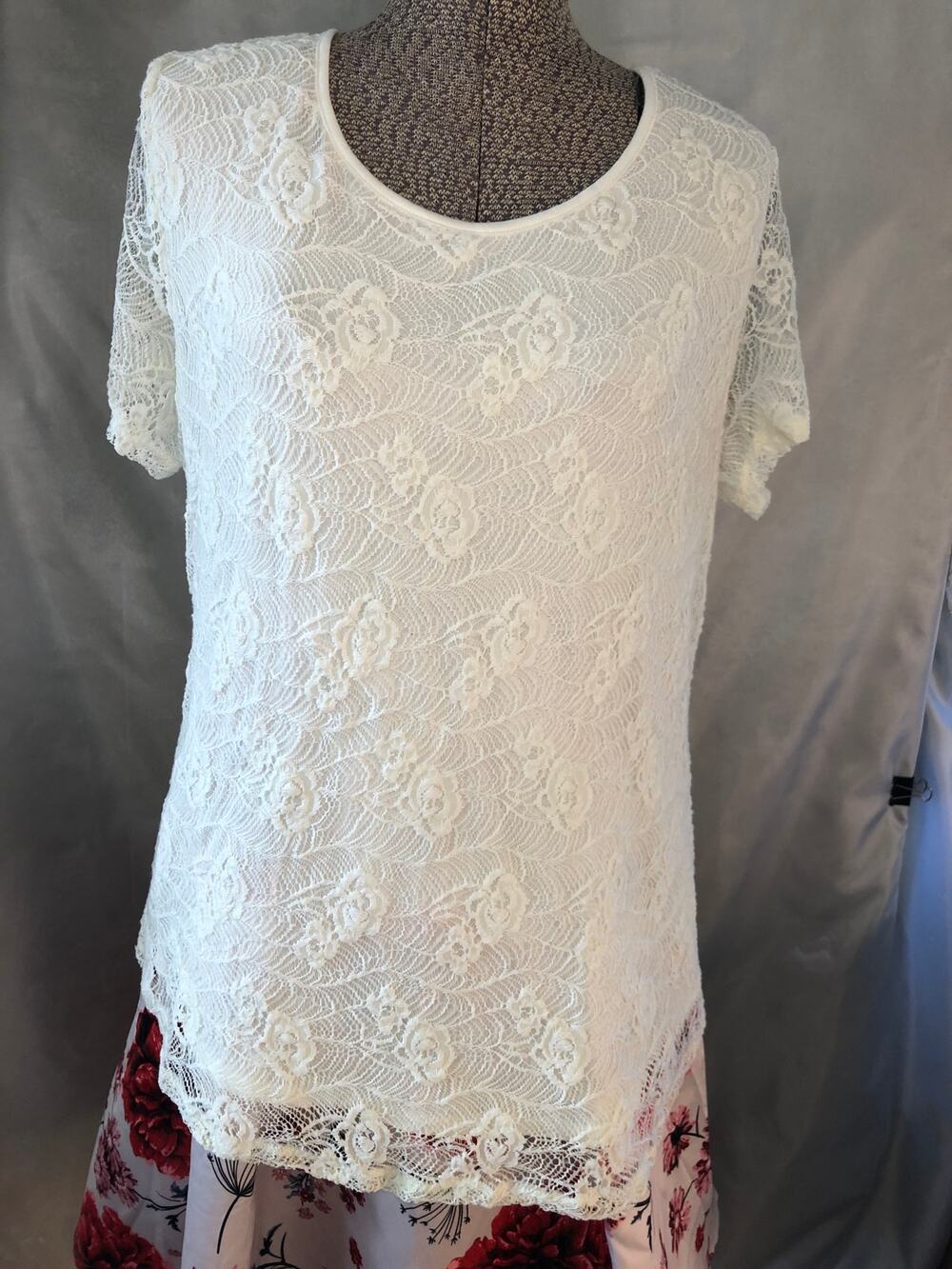 Leo & Nicole Long White Floral Open Lace Overlay Lined Short Sleeve Top Sz XL